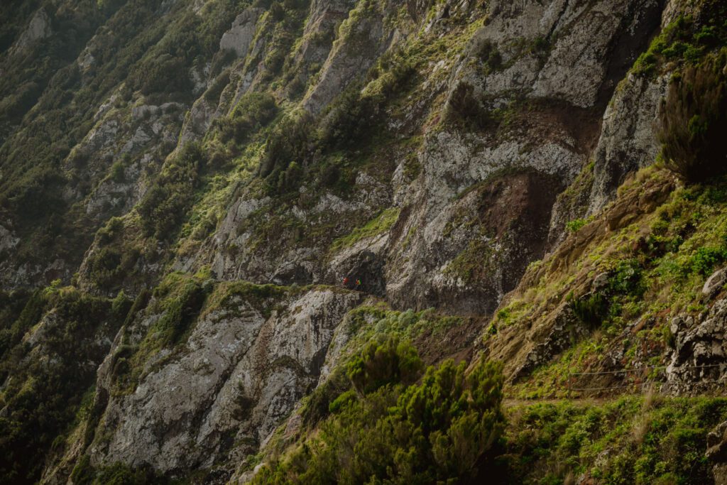 sentier de randonnée sur le trek à Madère Wandern in Madeira